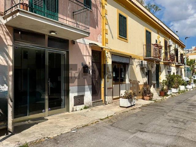 Locale in affitto di 36 m² in Via Sacra, 26