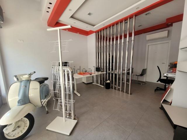 Locale in affitto di 36 m² in Viale Filippo Meda