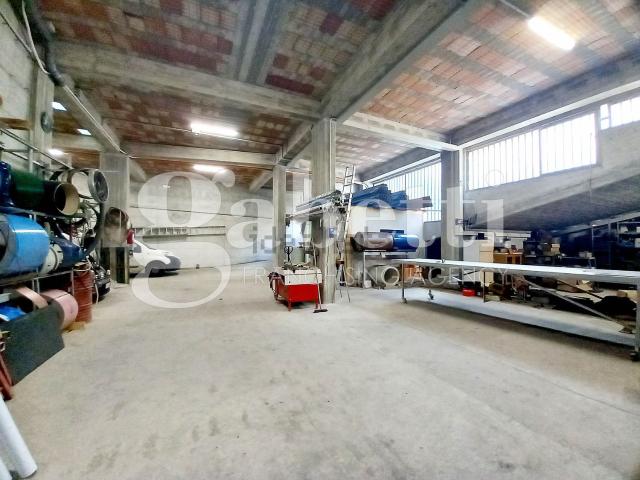 Locale in affitto di 370 m² in Via Carlo Pezone, 1