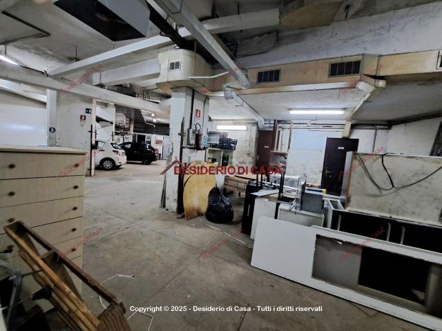 Locale in affitto di 370 m² in Via Malaspina, 123