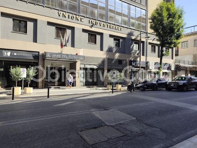 Locale in affitto di 370 m² in Via Roma, 19