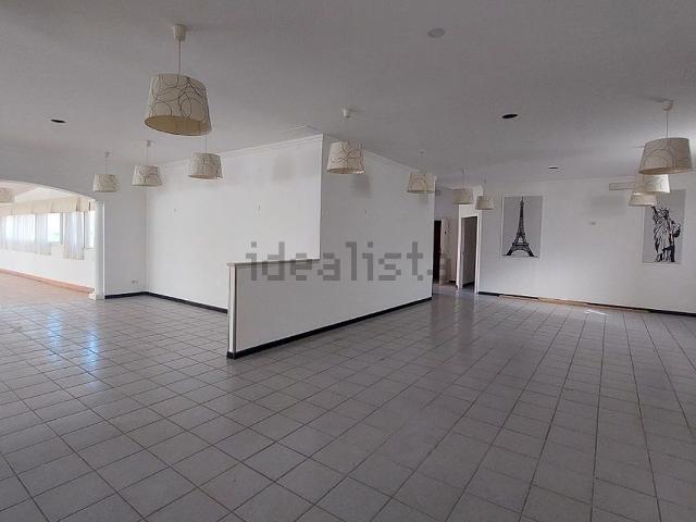 Locale in affitto di 372 m² in Via Guardapasso