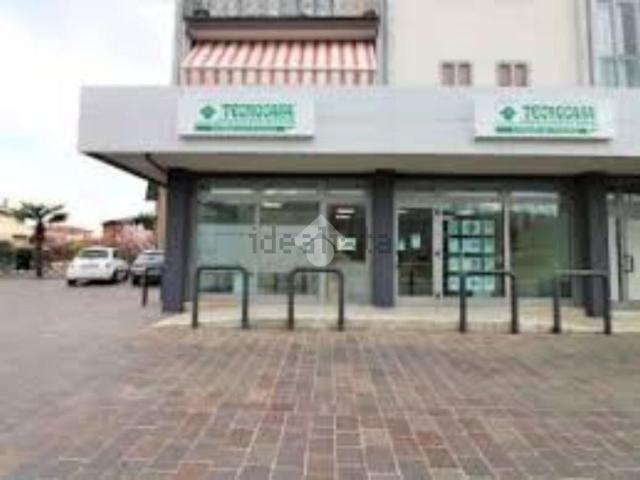 Locale in affitto di 380 m² in Via Crearo, 145