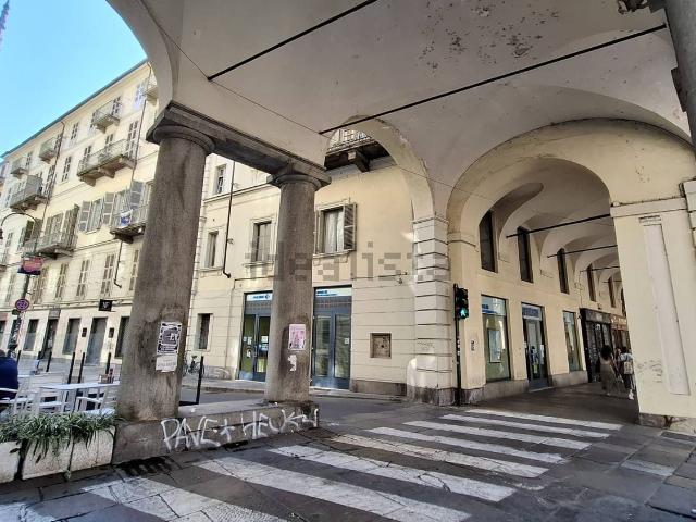 Locale in affitto di 380 m² in Via Po, 39