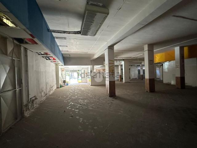 Locale in affitto di 380 m² in Corso Europa, 40