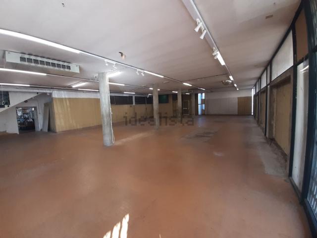 Locale in affitto di 385 m² in Via Nazionale, 180