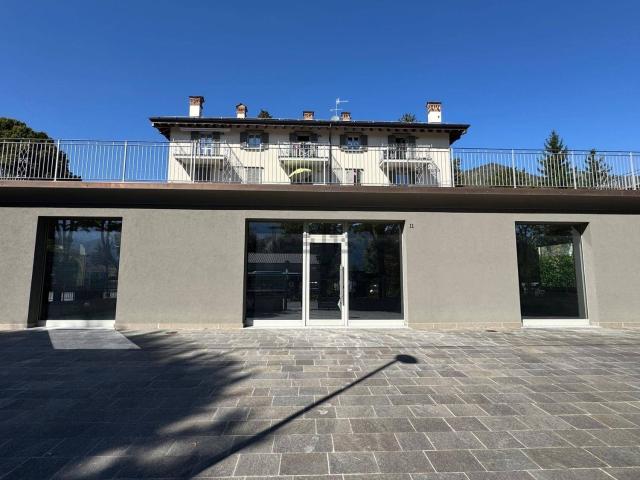 Locale in affitto di 386 m² in Via Tino Simoncini
