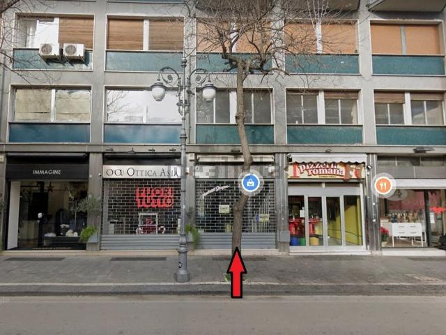 Locale in affitto di 38 m² in Corso Cairoli, 14