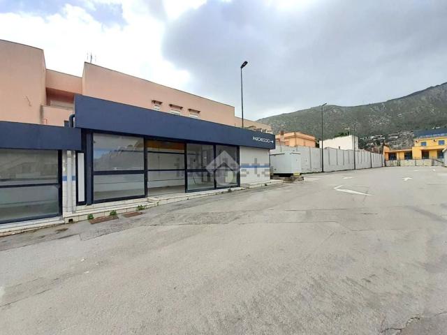 Locale in affitto di 38 m² in Via Tommaso Natale, 80