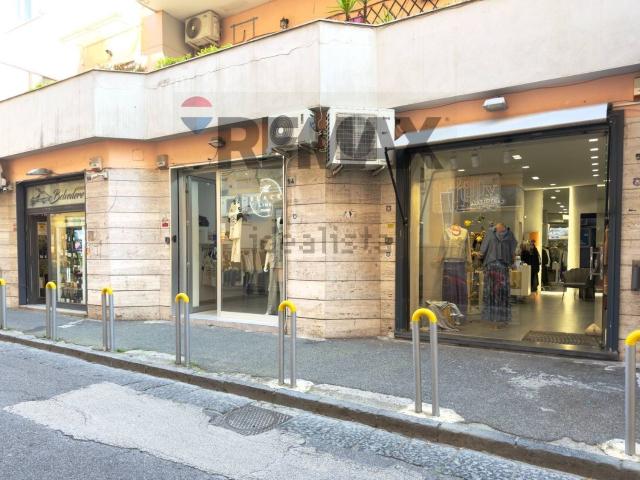 Locale in affitto di 38 m² in Via Belvedere, 54