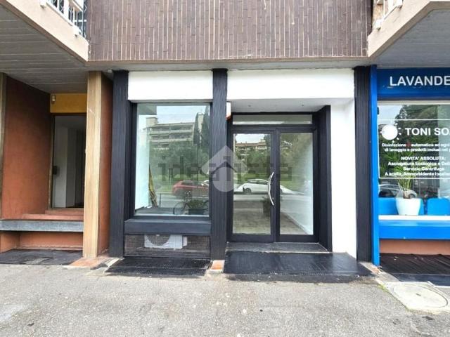 Locale in affitto di 38 m² in Via della Querciola, 81