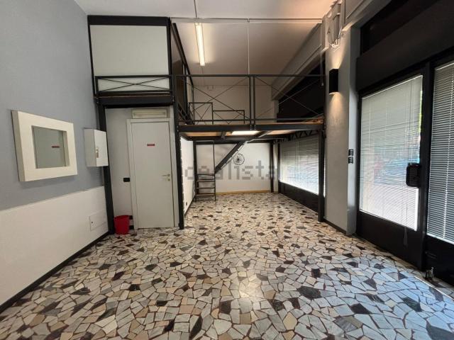 Locale in affitto di 38 m² in Via Eleonora Duse, 6
