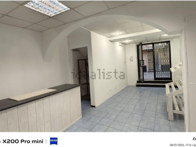 Locale in affitto di 38 m² in Via L. Corsale