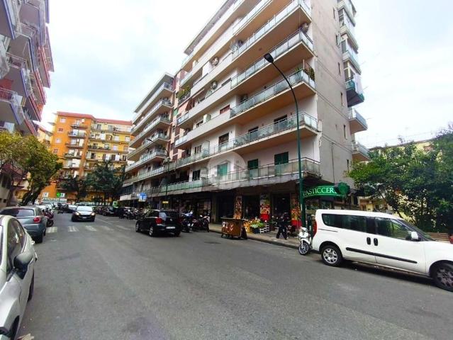 Locale in affitto di 38 m² in Via Simone Martini, 91