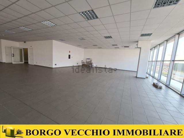 Locale in affitto di 392 m² in Via Frassinetto, 12