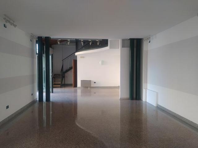 LOCALE IN AFFITTO IN CENTRO A VILLAFRANCA DI VERONA
