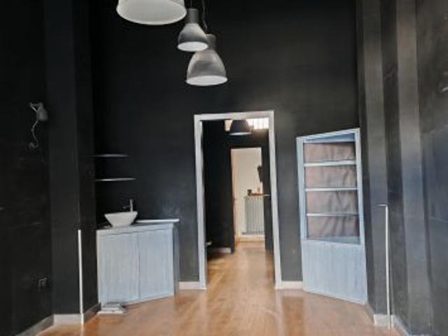 LOCALE IN VENDITA