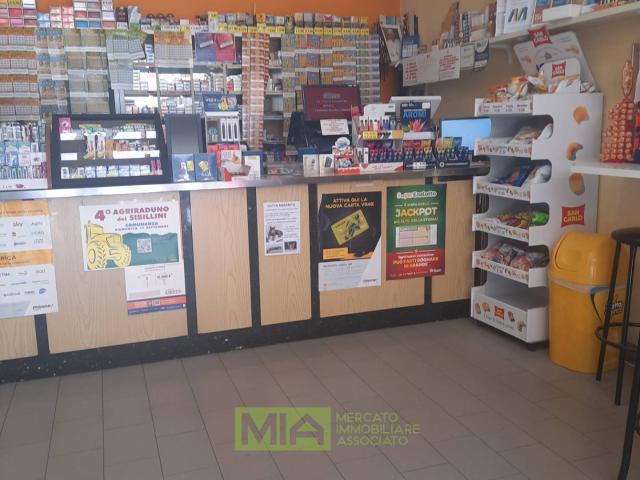 Locale in vendita a Fermo, Salvano