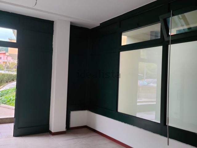 Locale in vendita di 43 m² in Via Tevere