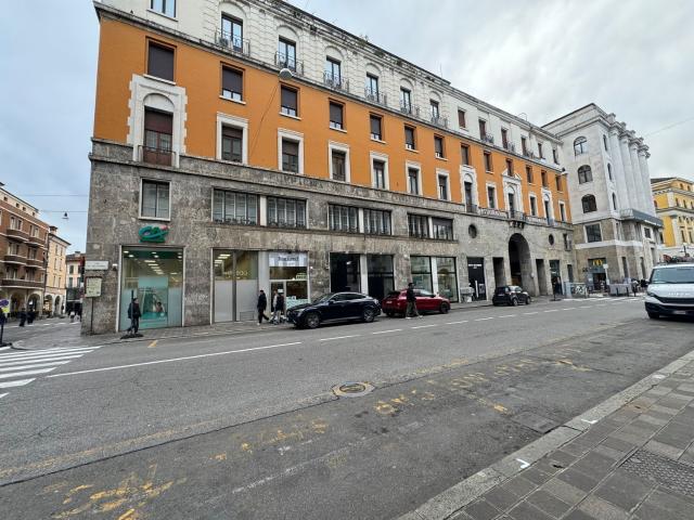 Locale in vendita di 43 m² in Via IV Novembre, 1