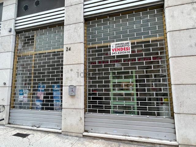Locale in vendita di 43 m² in Via Luigia Poloni, 24