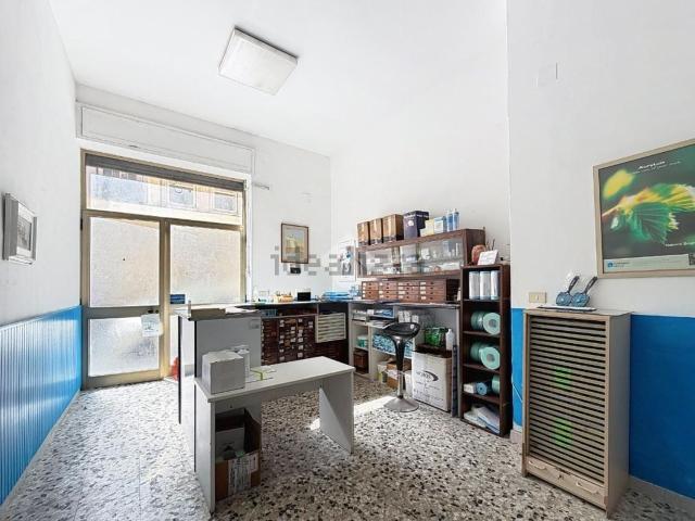 Locale in vendita di 43 m² in Via Michon
