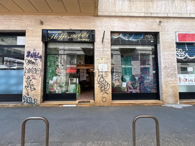 Locale in vendita di 43 m² in Via Nino Bixio, 35