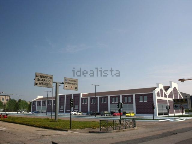 Locale in vendita di 4000 m² in Strada delle Cascinette