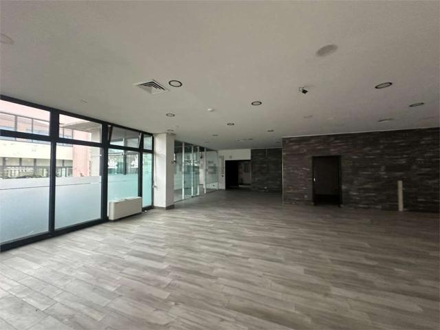 Locale in vendita di 400 m²
