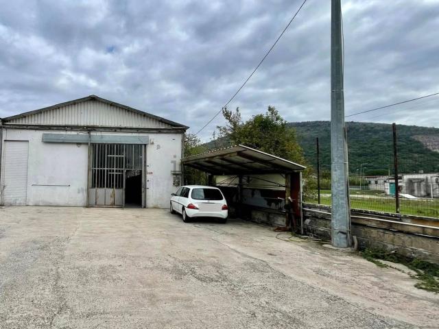 Locale in vendita di 400 m² in Via Casilina Sud, 37