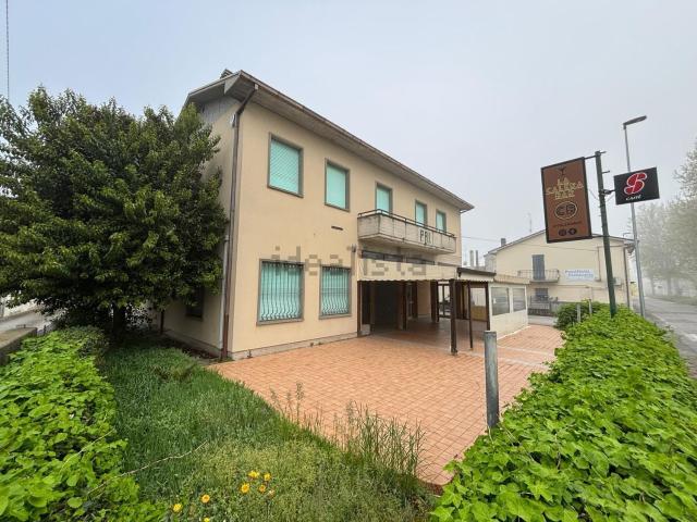 Locale in vendita di 400 m² in Via Cella