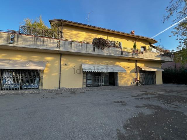 Locale in vendita di 400 m² in Via alighieri