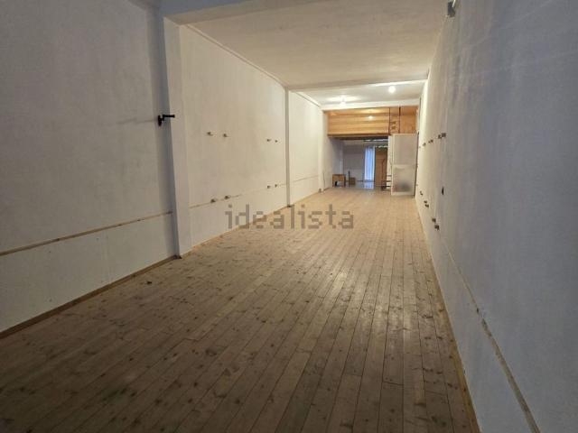 Locale in vendita di 400 m² in Via Bologna