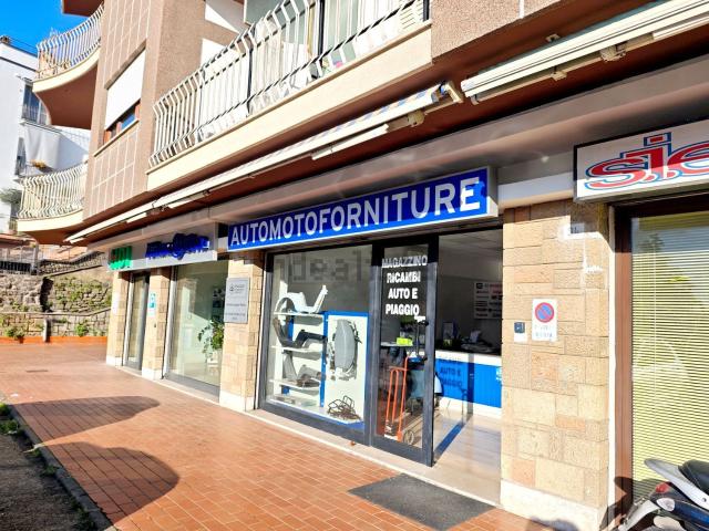 Locale in vendita di 400 m² in Via Bainsizza