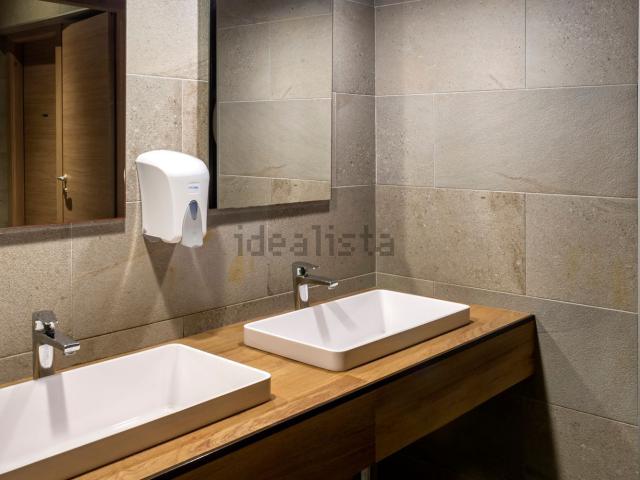Locale in vendita di 400 m² in Via Gabriele d&apos Annunzio, 8