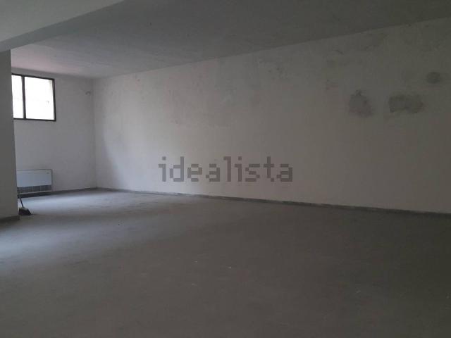 Locale in vendita di 400 m² in Via Giuseppe Giusti