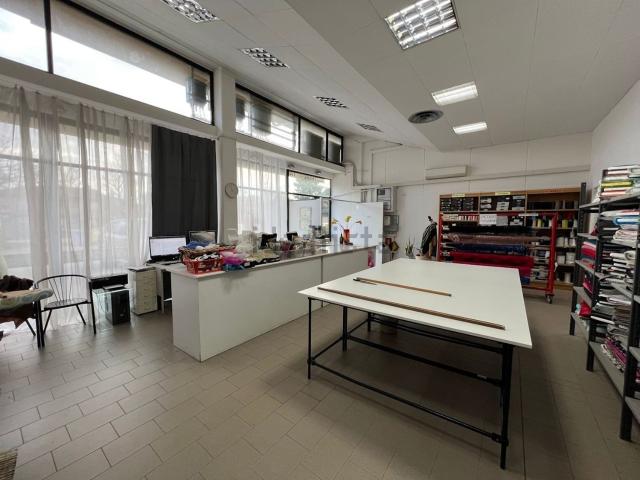 Locale in vendita di 400 m² in Via degli Abeti