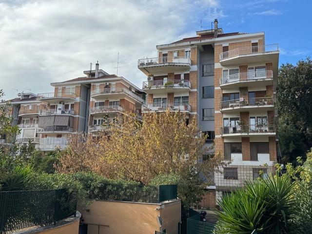 Locale in vendita di 400 m² in Via del Casaletto, 671