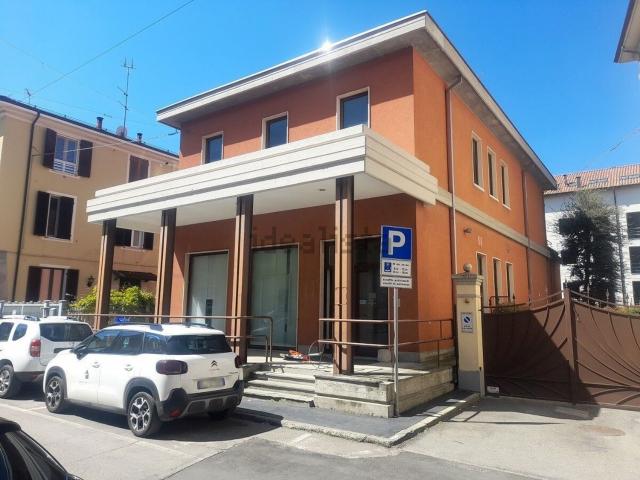 Locale in vendita di 400 m² in Via del Popolo, 22
