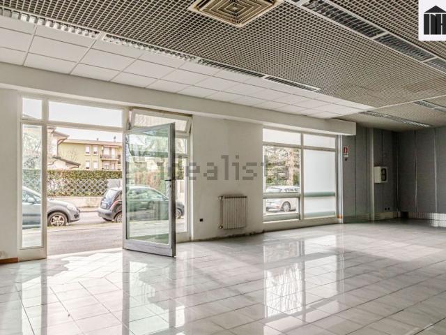 Locale in vendita di 400 m² in Via Ho Chi Min