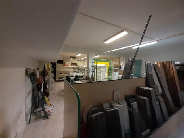 Locale in vendita di 400 m² in Via indipendenza