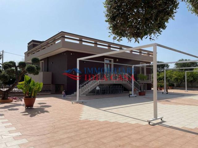 Locale in vendita di 400 m² in Via Ostuni, 13