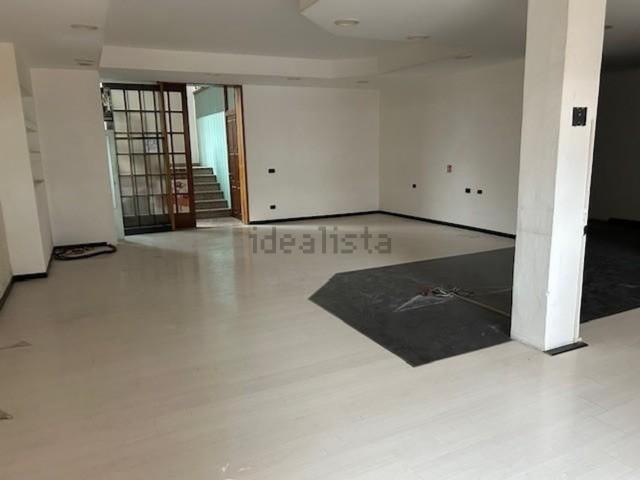 Locale in vendita di 400 m² in Via La Lizza