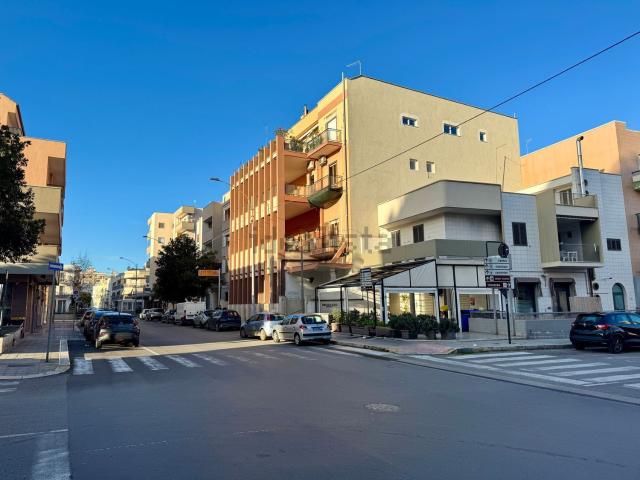 Locale in vendita di 400 m² in Via Lepanto, 34