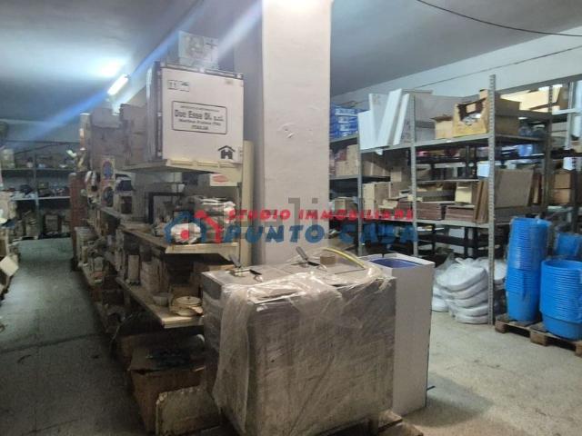Locale in vendita di 400 m² in Via Liguria