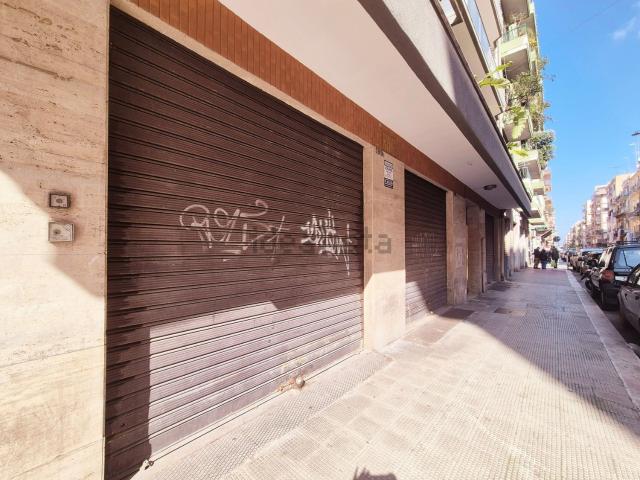 Locale in vendita di 400 m² in Via Sagarriga Visconti, 199
