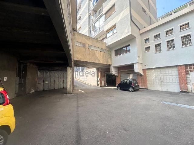 Locale in vendita di 400 m² in Via Sagra San Michele, 45