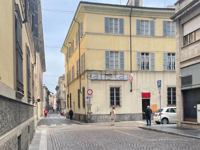 Locale in vendita di 400 m² in Via San Francesco D&apos Assisi, 15