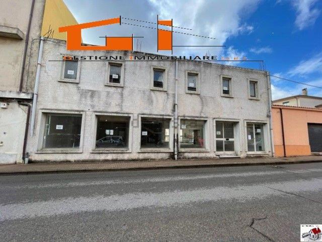 Locale in vendita di 400 m² in Via sardegna, 25