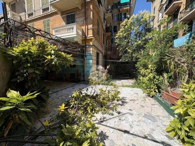 Locale in vendita di 400 m² in Via Siracusa, 2